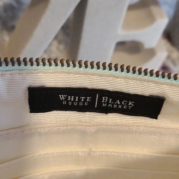 NWOT White House Black Market Mint colored Wristlet - Picture 4 of 7